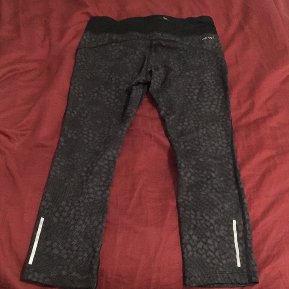 Rare Women’s Nike Dri-Fit Capri’s - Picture 6 of 8